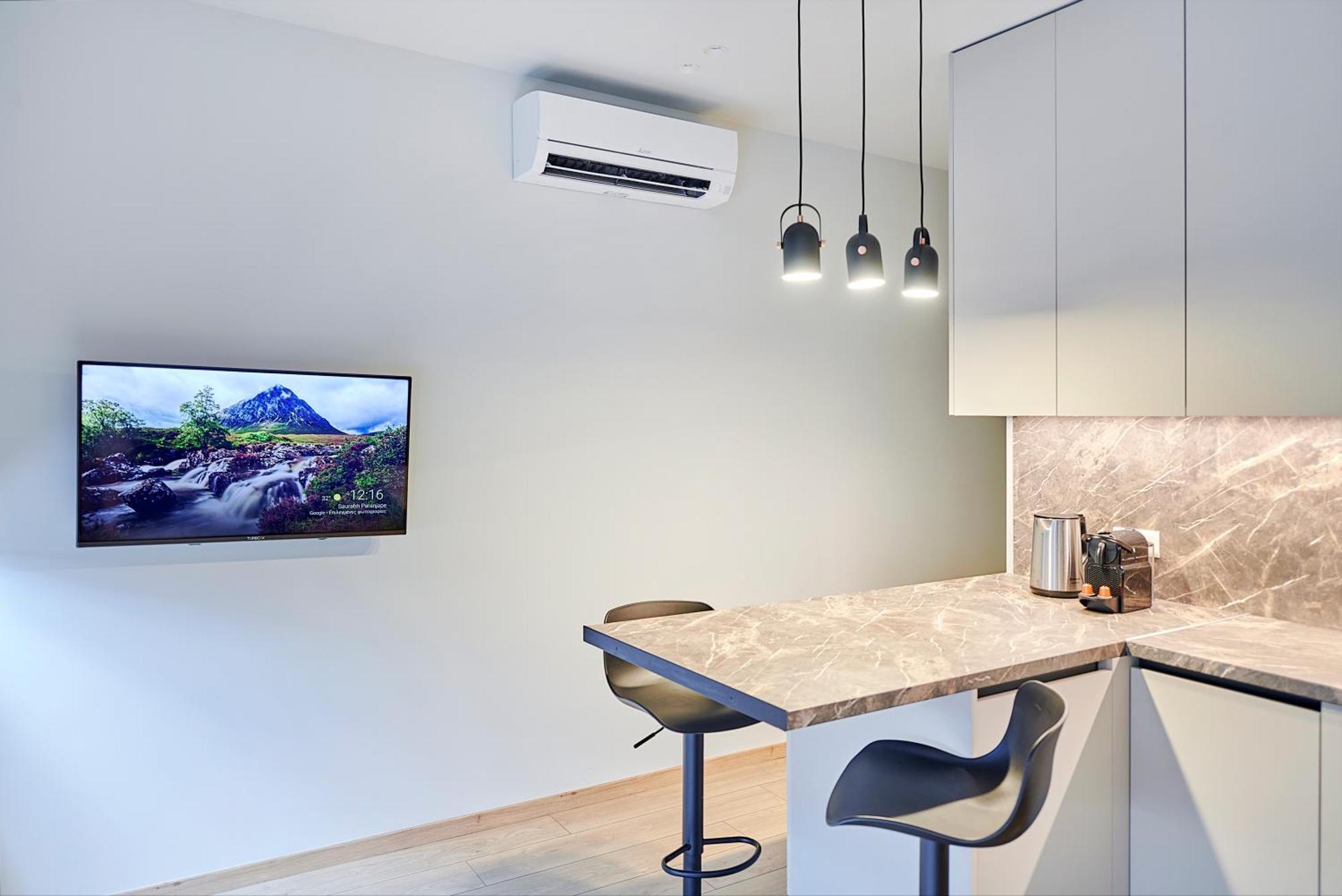 City-Center Apartment In Vibrant Monastiraki, Atene Esterno foto