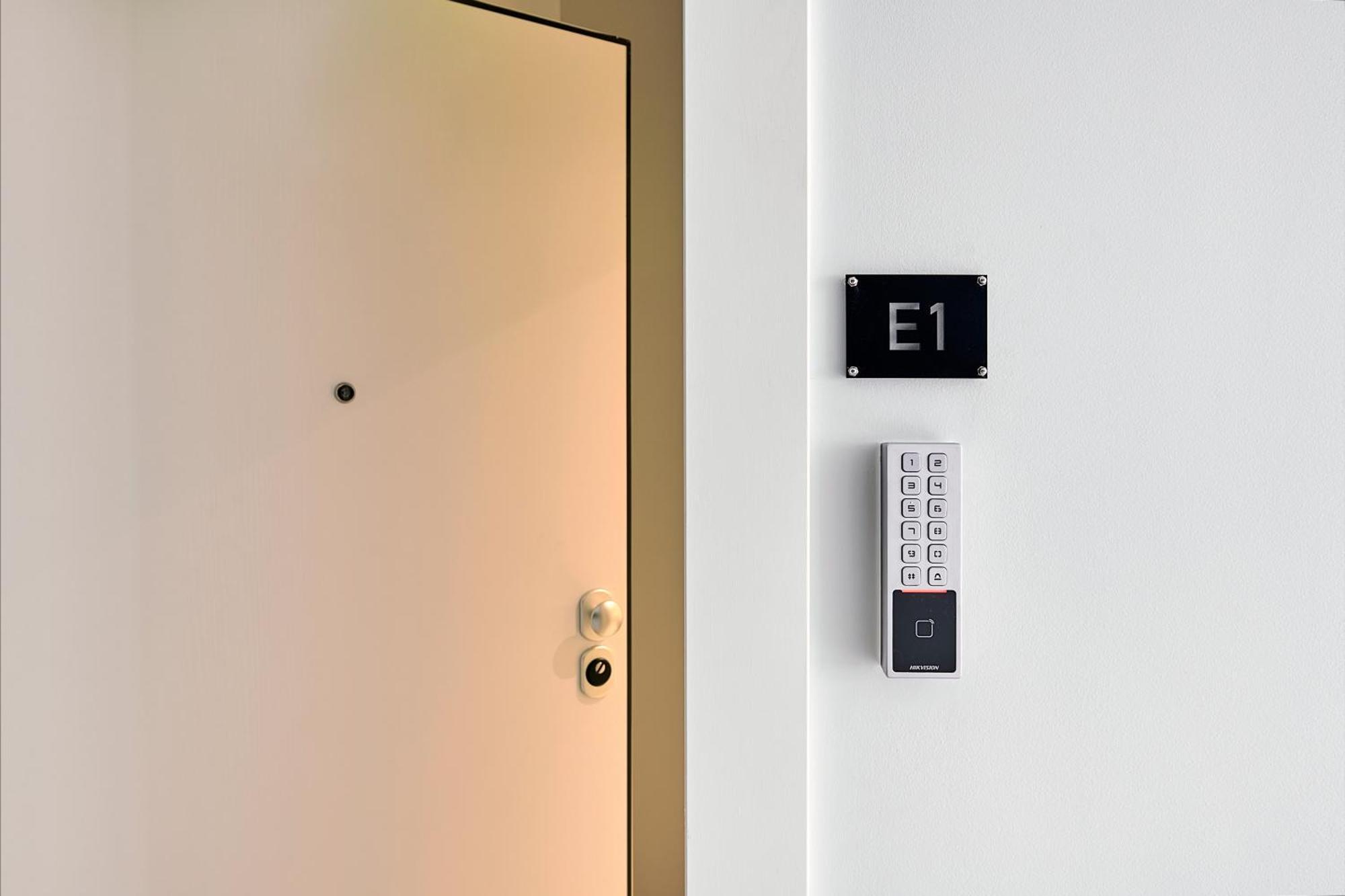 City-Center Apartment In Vibrant Monastiraki, Atene Esterno foto