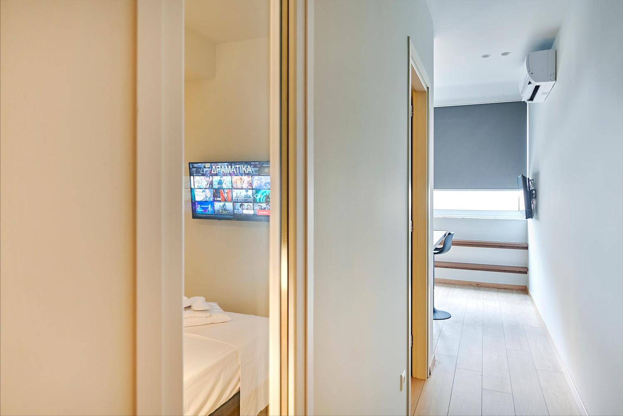 City-Center Apartment In Vibrant Monastiraki, Atene Esterno foto